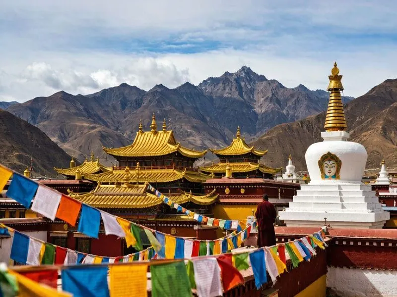 青海不只有风景！走进塔尔寺和藏族村落，触摸高原上最虔诚的灵魂